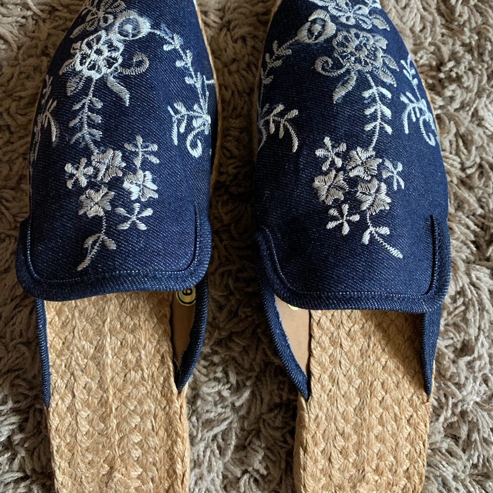 Tesoros Abaca Slippers - Picture 6 of 10